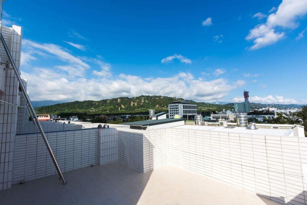 แพนดอร่า Apartment Taitung ภายนอก รูปภาพ
